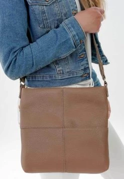 Suri Frey Tilly - Schoudertas - Darktaupe 10 Suri Frey Tilly - Schoudertas - Darktaupe -Suri Frey Verkoop 1366c84a34c84f1fa4c545acf6c6d480