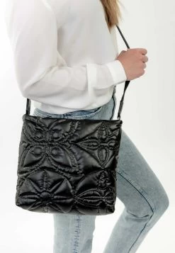 Suri Frey Verkoop -Suri Frey Verkoop 45e16bb2a3c2411a9b75b1aa10cfaddd