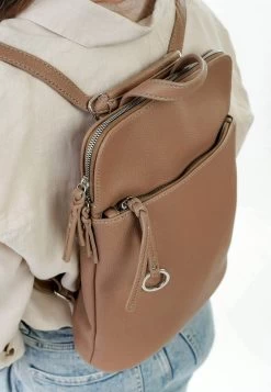 Suri Frey Debby - Rugzak - Darktaupe 10 Suri Frey Debby - Rugzak - Darktaupe -Suri Frey Verkoop 63c435e2d97c4cf0a233743ce3c3d331