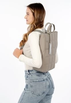 Suri Frey Bobby - Rugzak - Taupe -Suri Frey Verkoop 82ca68be47a14af2b20c12b037a9d2fd