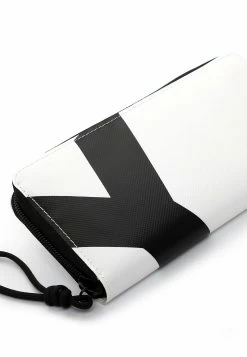 Suri Frey Jessey-Plane - Portemonnee - White 9 Suri Frey Jessey-Plane - Portemonnee - White -Suri Frey Verkoop ad1f129275fc487faadeaa08ae54bc7b