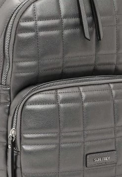 Suri Frey Hilary - Rugzak - Darksilver 8 Suri Frey Hilary - Rugzak - Darksilver -Suri Frey Verkoop d35747a8f3bb420fa34d38cb898e1a6e